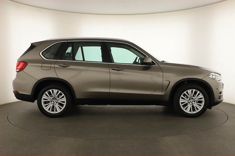BMW X5 (2016) xDrive30d - fotka 6 z 20