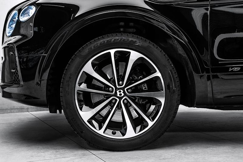Bentley Bentayga First Edition - fotka 2 z 30