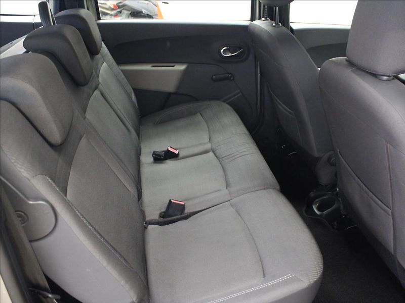 Dacia Lodgy 1,5 dCi Laureate 1.majitel - fotka 12 z 32