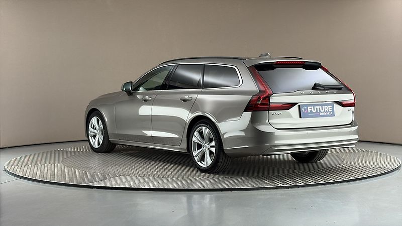 Volvo V90 2.0 B4 AUT Momentum Pro - fotka 2 z 30