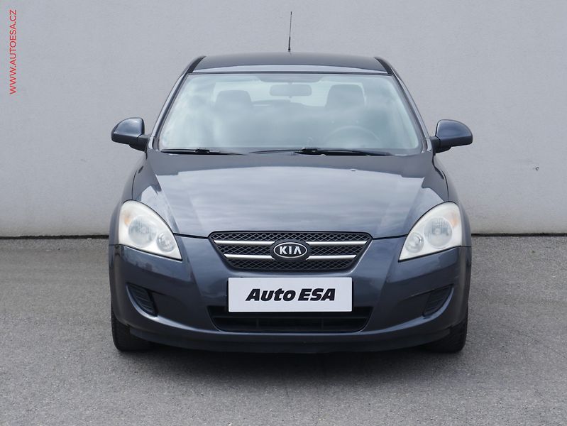 Kia Ceed (2007) 1.4 CVVT, ČR - fotka 2 z 15
