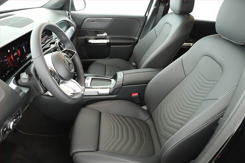 Mercedes-Benz GLB (2025) 200 d, Progressive, Navi - fotka 7 z 22
