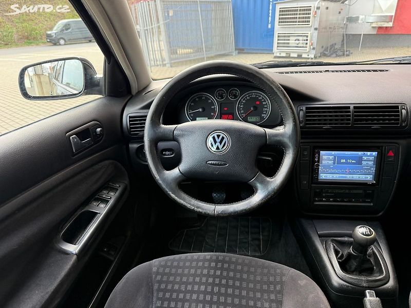 Volkswagen Passat (2001) 2.0i, 85kw Nová STK - fotka 15 z 20