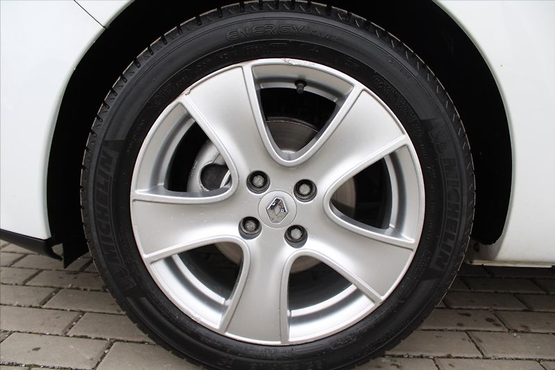 Renault Clio 1.5 dCi AUTOMAT NAVIGACE ČR - fotka 9 z 20