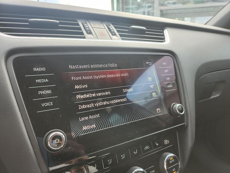 Škoda Octavia RS 2.0 TDI 135kw DSG 4X4 Combi - fotka 17 z 25