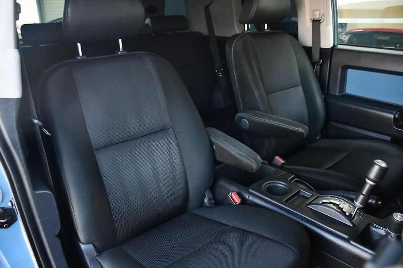 Toyota FJ Cruiser 4,0 VVT-i V6 AWD AT - fotka 14 z 50