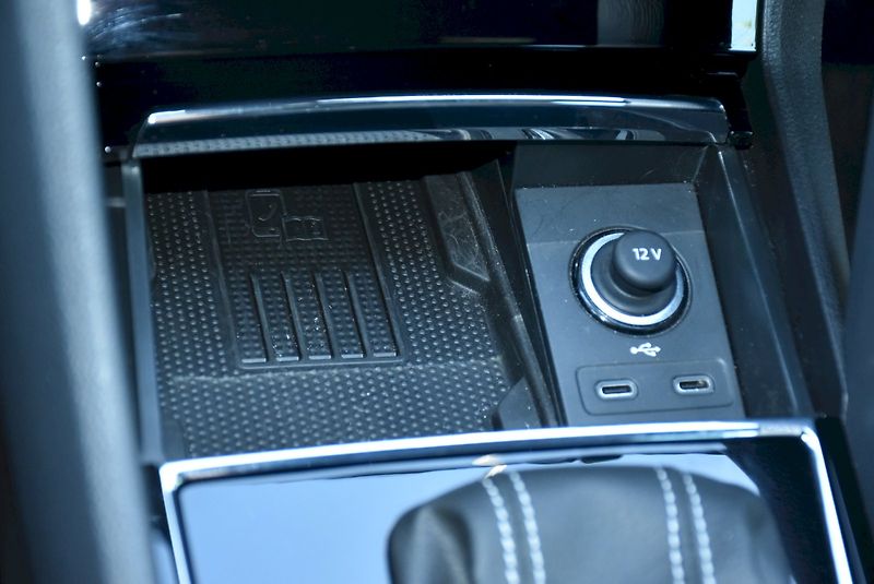 Škoda Karoq (2025) Sportline 2.0 TDI 110kW - fotka 22 z 34