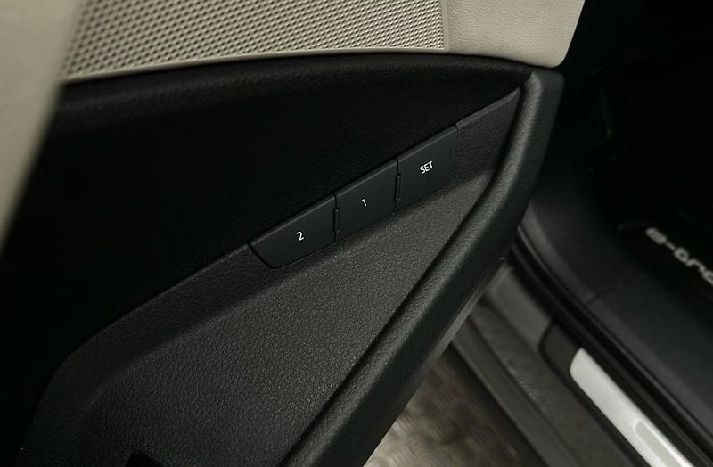 Audi Q8 e-tron 55 Quattro Kam. Bílý interiér - fotka 19 z 27