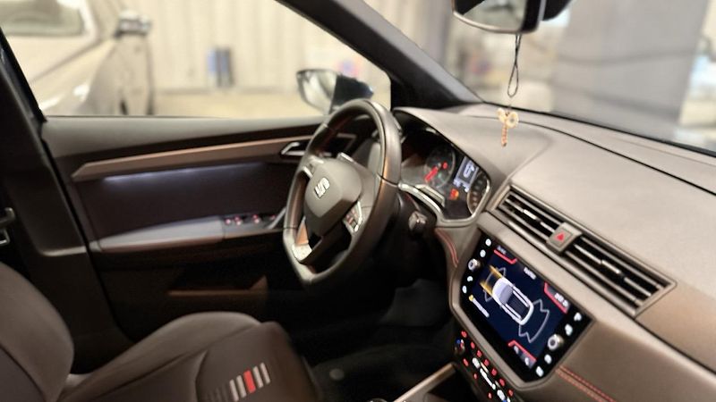 Seat Arona (2019) 1.0TGI- FR,LED,ZÁRUKA  - fotka 20 z 35