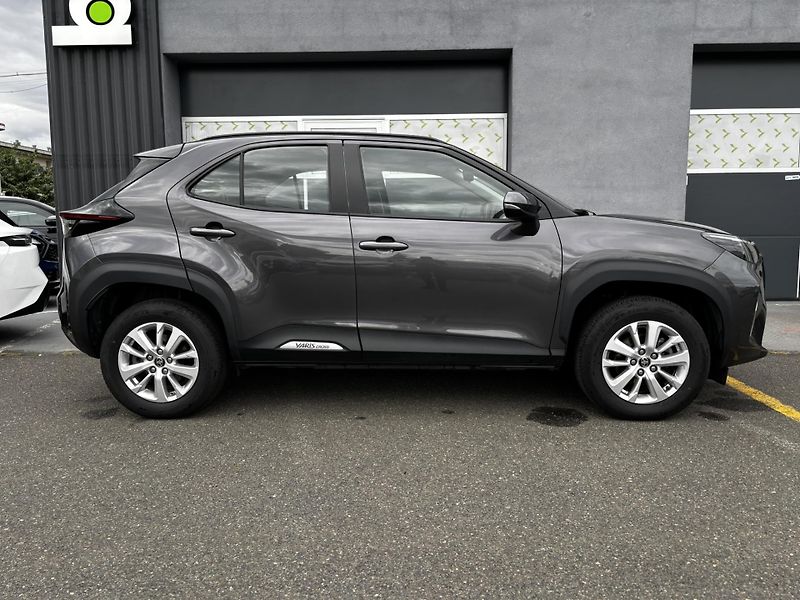 Toyota Yaris Cross (2024)  Comfort 1.5 Hybrid 4WD - fotka 2 z 13