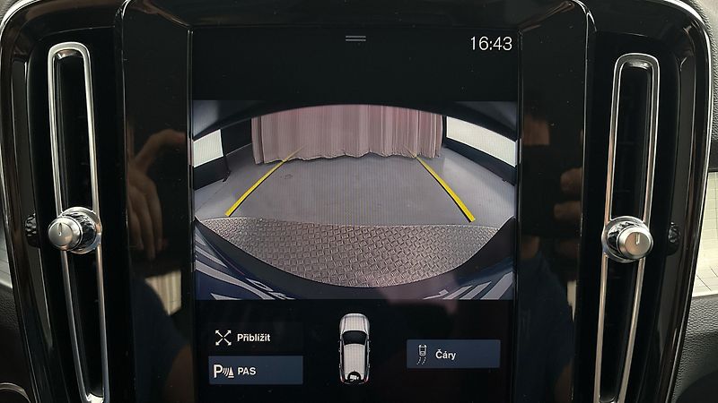 Volvo XC40 2.0 T3 AUT Momentum Pro - fotka 12 z 27
