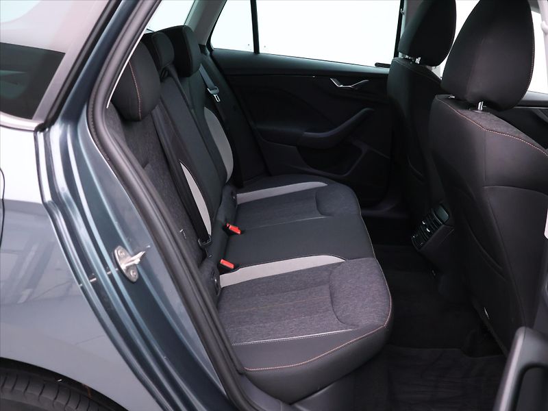 Škoda Kamiq 1,5 TSI 110kW Style DSG CZ - fotka 12 z 34