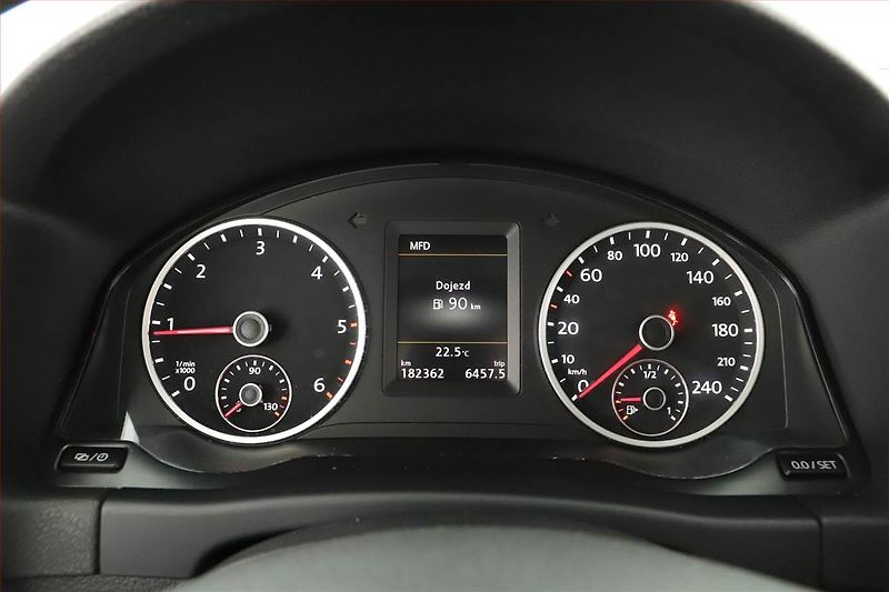 Volkswagen Tiguan (2015) 2.0 TDI, 4X4, Serv.kniha - fotka 9 z 14