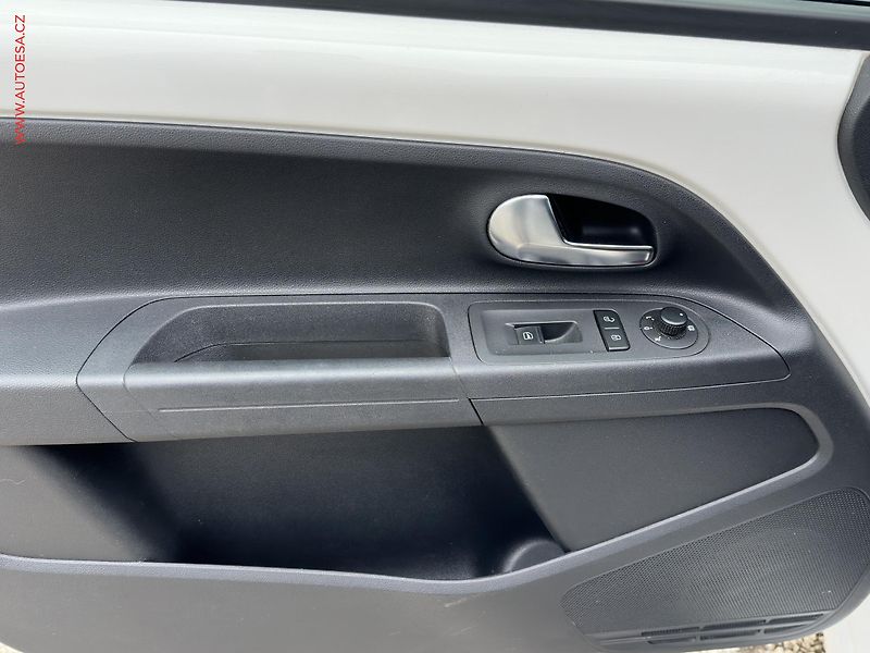 Škoda Citigo (2014) 1.0MPI, AC, výhřev sed - fotka 11 z 14