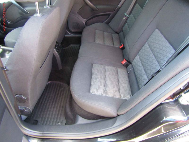 Škoda Octavia (2013) 2.0 TDi, AC, park.čidla - fotka 10 z 19