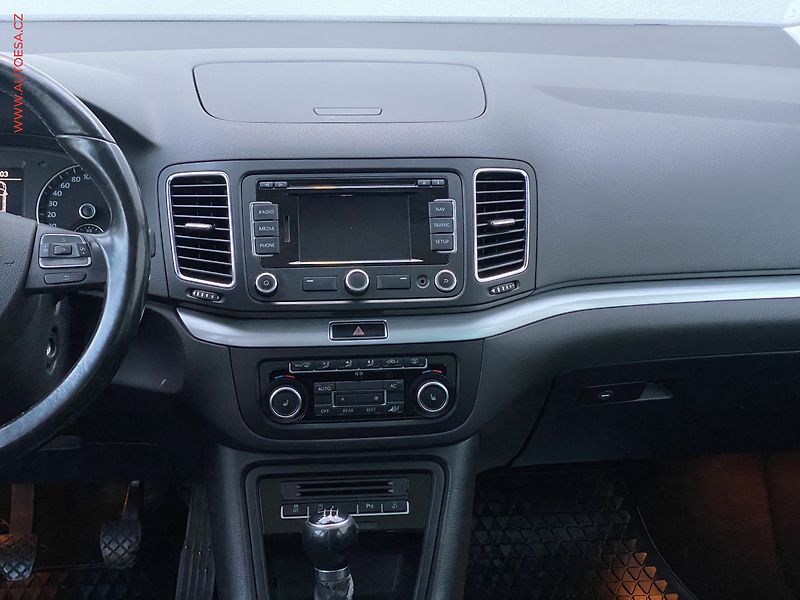Volkswagen Sharan (2011) 2.0 TDi, Highline, navi - fotka 9 z 20