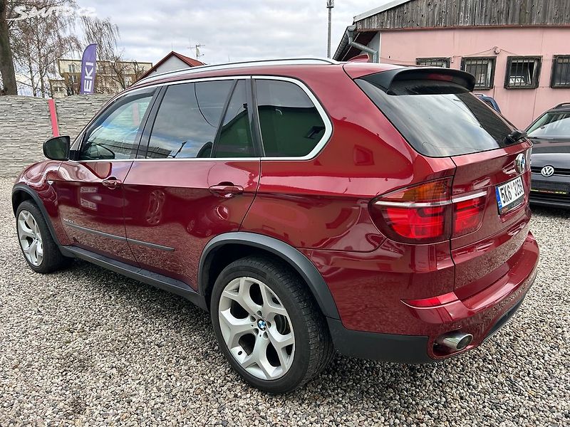 BMW X5 (2013) 3.0 D 180 KW - fotka 9 z 24