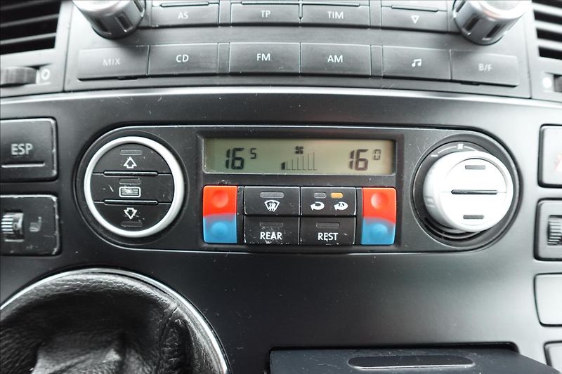Volkswagen Multivan 2,5 TDi  7 MÍST AUTO KLIMA - fotka 30 z 30