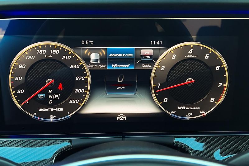 Mercedes-Benz Třídy E (2017) E63S AMG 4Matic+ V8 Biturbo - fotka 53 z 99
