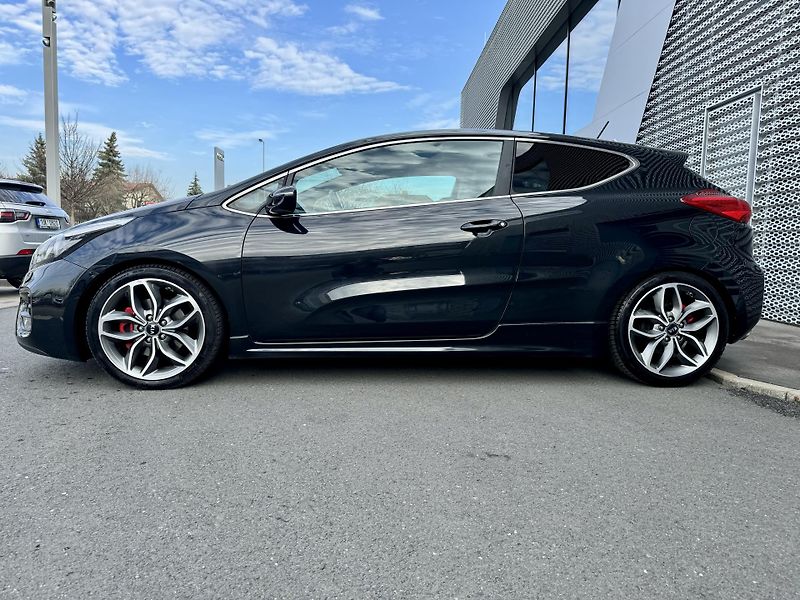 Kia Ceed (2016) 1.6 T-GDI 150kW GT Plus RECARO - fotka 5 z 25