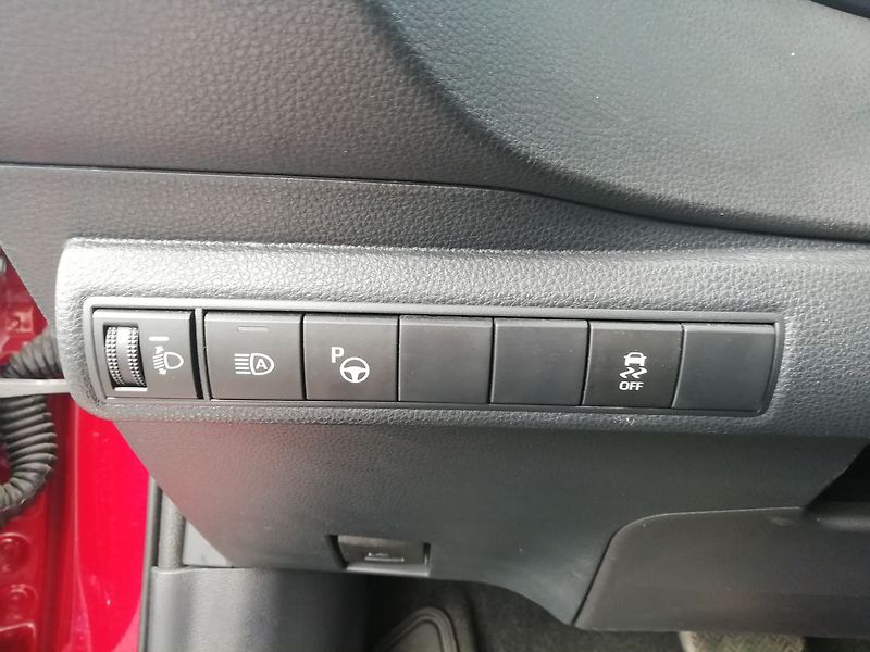 Toyota Corolla GR-Sport TS 2,0 HEV e-CVT - fotka 18 z 21