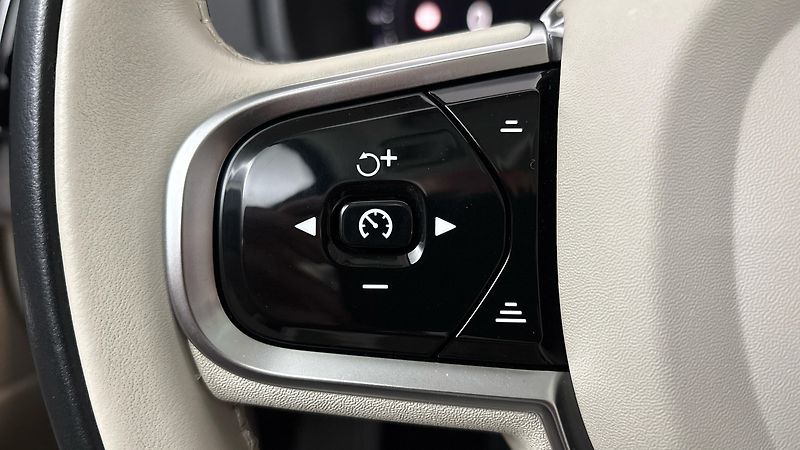 Volvo XC90 2.0 B5 AUT AWD Ultimate Bright - fotka 14 z 36
