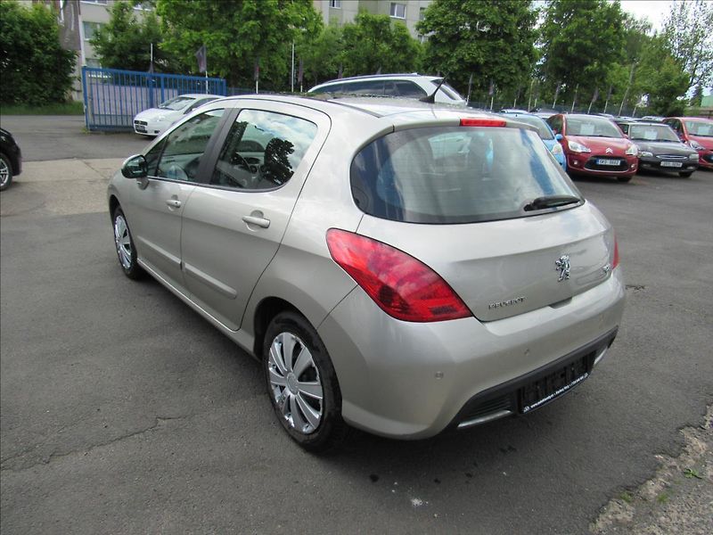 Peugeot 308 1,6 THP 110kW - fotka 4 z 28