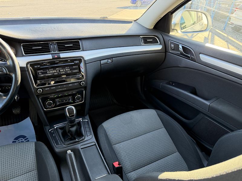 Škoda Superb II 2,0 TDi/103kW - Klima,ESP,. - fotka 30 z 71