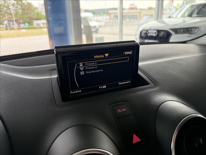 Audi A1 1,0   TFSI SPORTBACK ULTRA - fotka 18 z 22