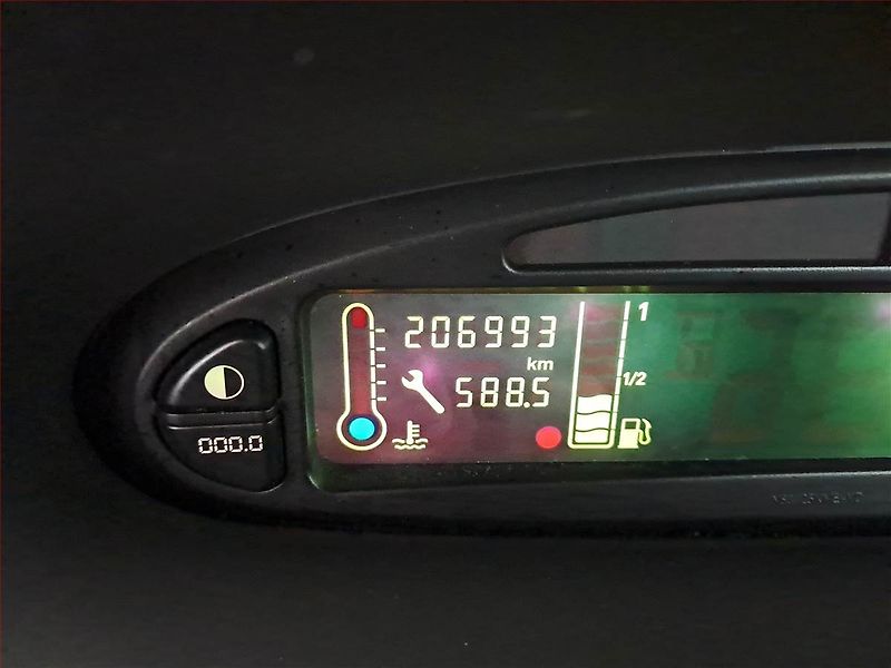 Citroën Xsara Picasso (2007) 1.6 HDi, po STK, oblíbený vůz - fotka 11 z 18