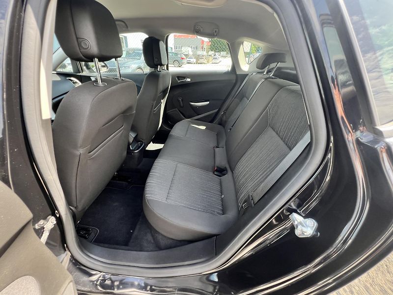 Opel Astra 1.4i 16v KAMERA TEMPOMAT ALU - fotka 25 z 42