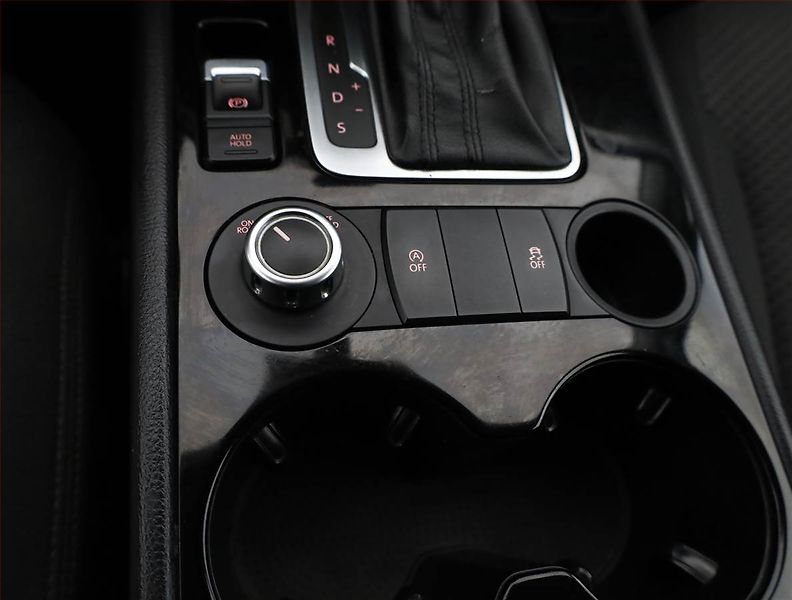 Volkswagen Touareg (2012) 3.0 TDI, 4X4, Automat - fotka 12 z 17
