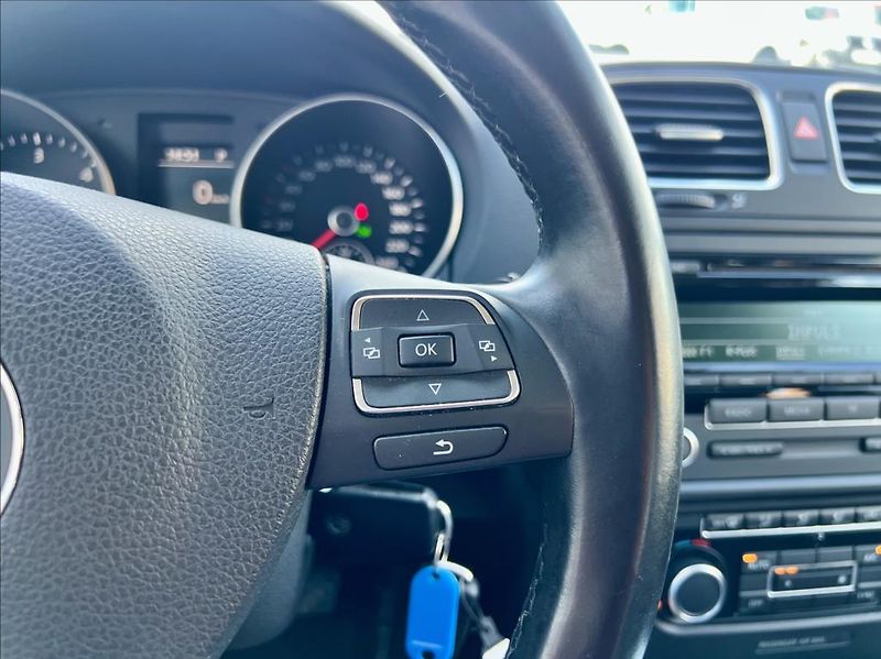 Volkswagen Golf 1,6 TDI  HIGHLINE*DSG*ZÁRUKA - fotka 28 z 40