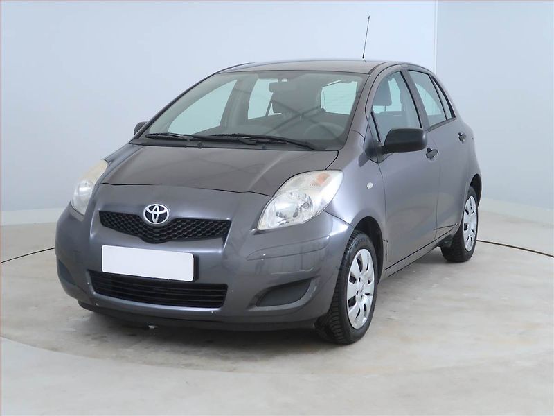 Toyota Yaris (2010) 1.0 VVT-i - fotka 2 z 13