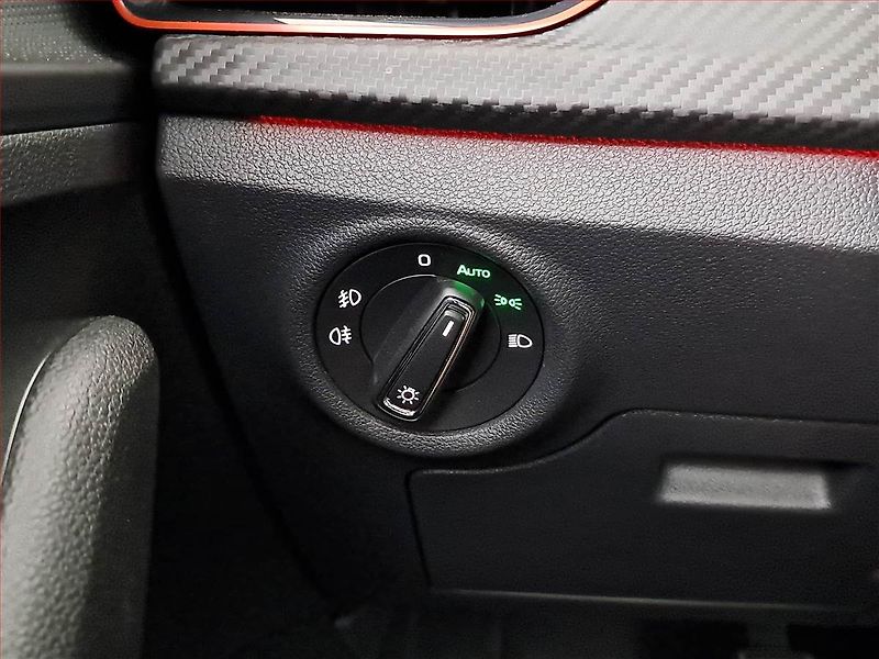 Škoda Kamiq (2025) 1.0 TSI, MONTE CARLO, KAMERA - fotka 17 z 20