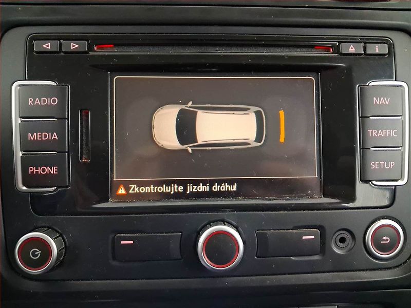 Volkswagen Golf (2010) 1.6 TDI, po STK, Tažné - fotka 17 z 18
