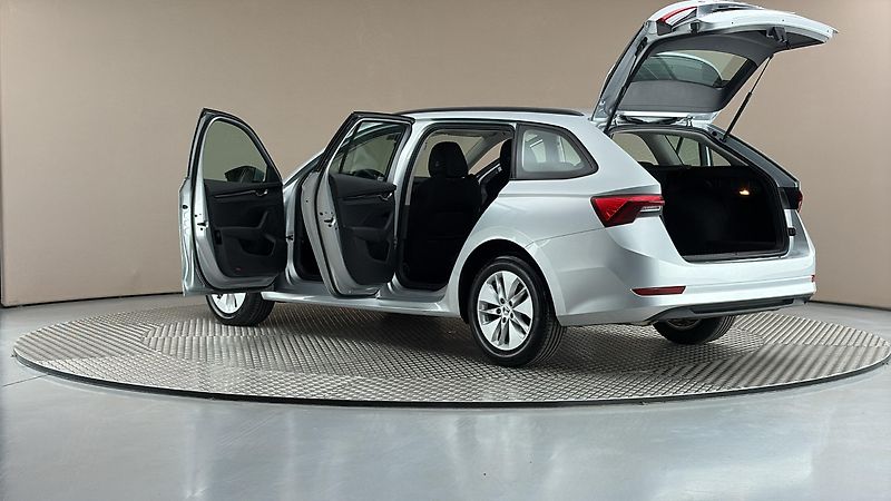 Škoda Octavia 2.0 TDI Ambition Combi - fotka 7 z 23