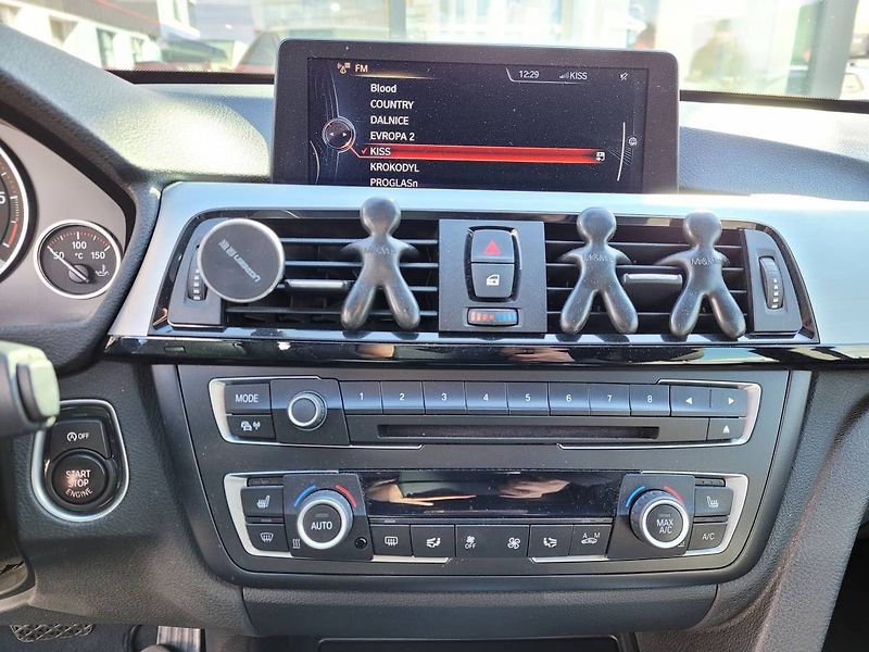 BMW Řada 3 330d GT M Paket - fotka 19 z 37