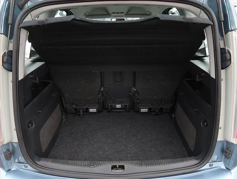 Škoda Roomster (2007) Style 1.4 TDi, slušný stav - fotka 13 z 15