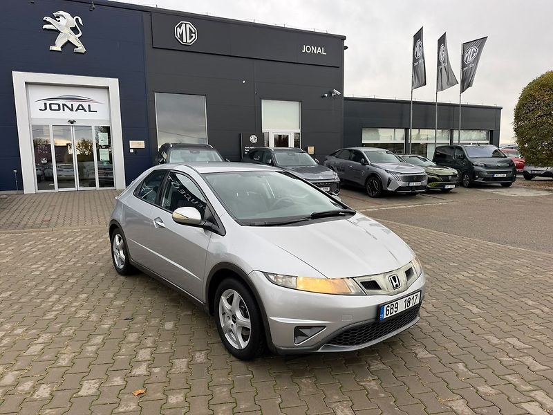 Honda Civic 1.4i Comfort 100 MAN6 - fotka 14 z 26