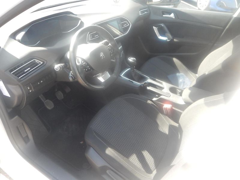 Peugeot 308 1.5 Hdi 96 kw - fotka 9 z 13