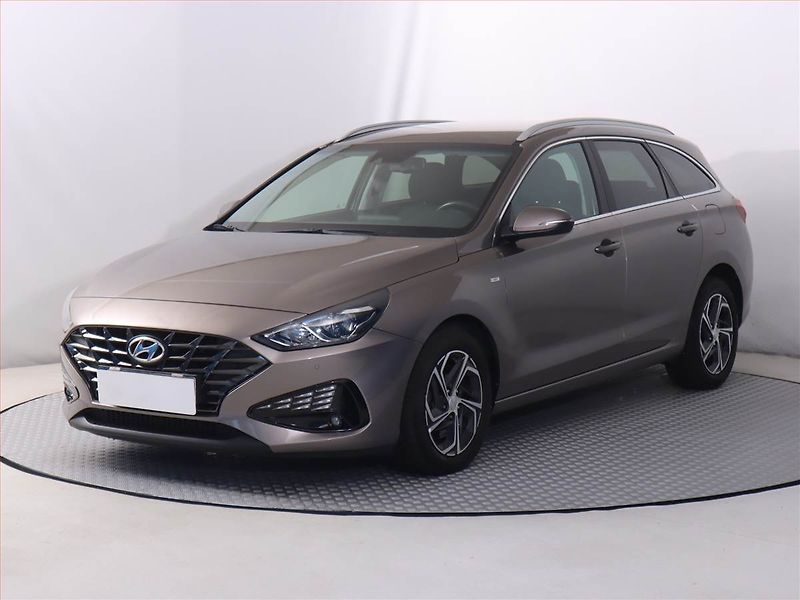 Hyundai i30 (2022) 1.5 T-GDI MHEV - fotka 2 z 19