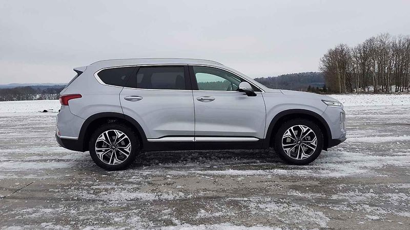 Hyundai Santa Fe vsadilo na nápadný design. Uveze až sedm cestujících.