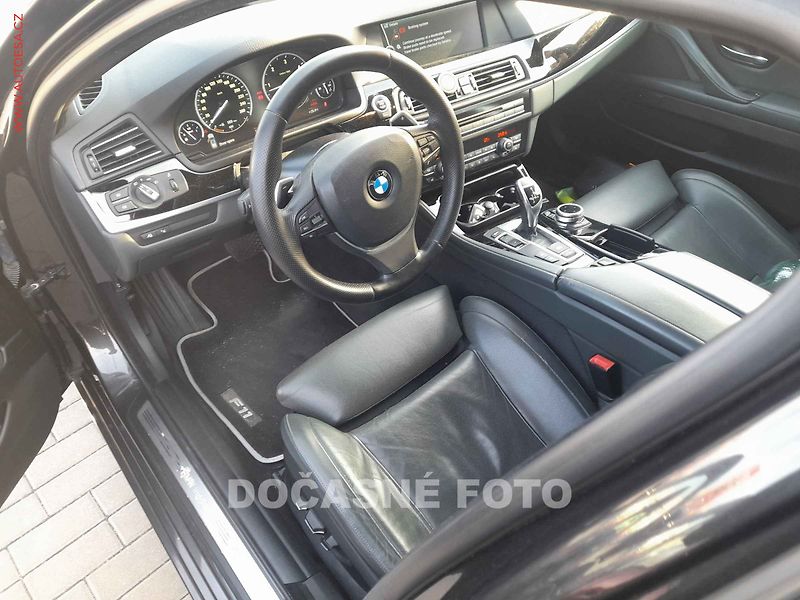 BMW Řada 5 (2011) 530d, AT - fotka 3 z 3