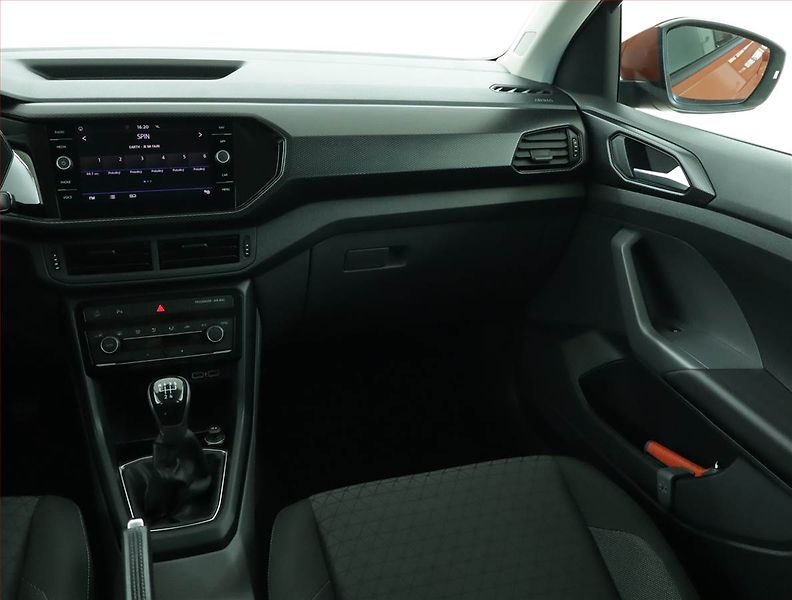 Volkswagen T-Cross (2021) Life 1.0 TSI, Serv.kniha, Navi - fotka 8 z 15