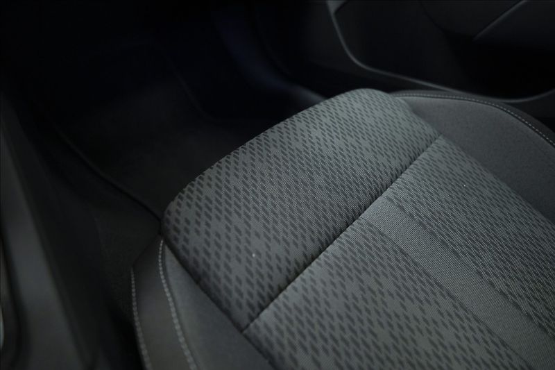 Škoda Octavia 2,0 TDI ČR KEYLESS VÝHŘEV ČR - fotka 27 z 39