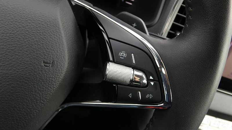 Škoda Karoq 1,5 TSI DSG Style - fotka 12 z 22