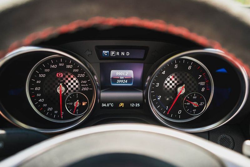 Mercedes-Benz SLC (2019) 300, Automat,180KW,Full Led - fotka 16 z 31
