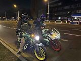 Ostravu v těchto dnech brázdí dvě luxusní auta a dvě sportovní motorky celé pokryté vánočními světýlky. Vidět je můžete zejména v centru města a u obchodních center.