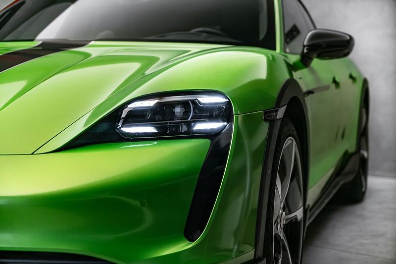Porsche Taycan PDCC, ventilace, pano - fotka 38 z 41